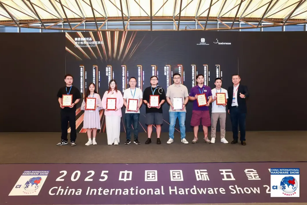 实力加冕！pp电子模拟器F1智能锁斩获CIHS2025“赛偲优品奖”，上海展会尽显pp电子模拟器智造风范