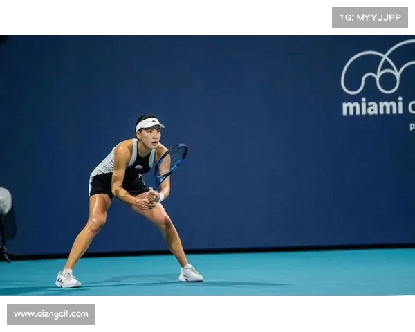 网球比赛淘汰赛精彩纷呈 每一场对决都是荣耀与挑战的较量 网球比赛淘汰赛精彩纷呈 每一场对决都是荣耀与挑战的较量